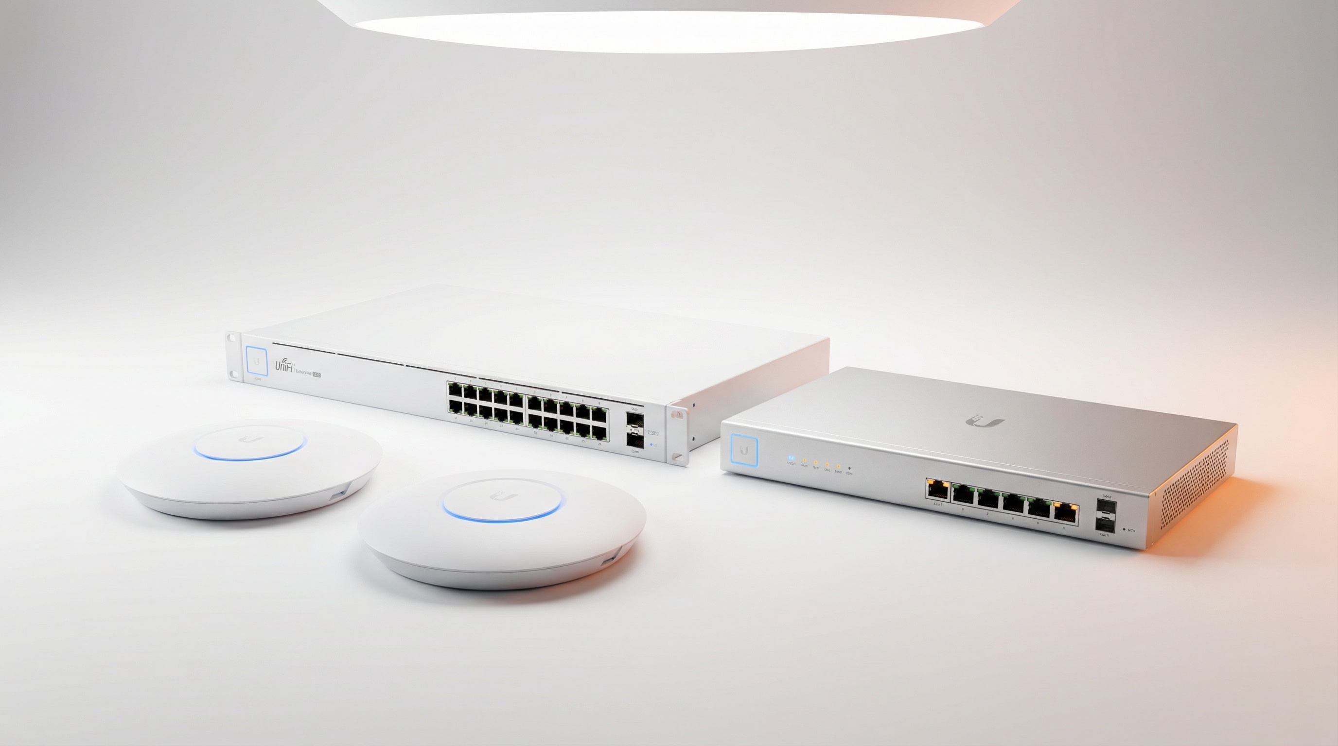 Comparativo visual entre os modelos de locação e compra de equipamentos de rede Ubiquiti.