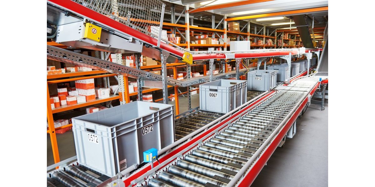 Galpão logístico com infraestrutura de cabeamento estruturado